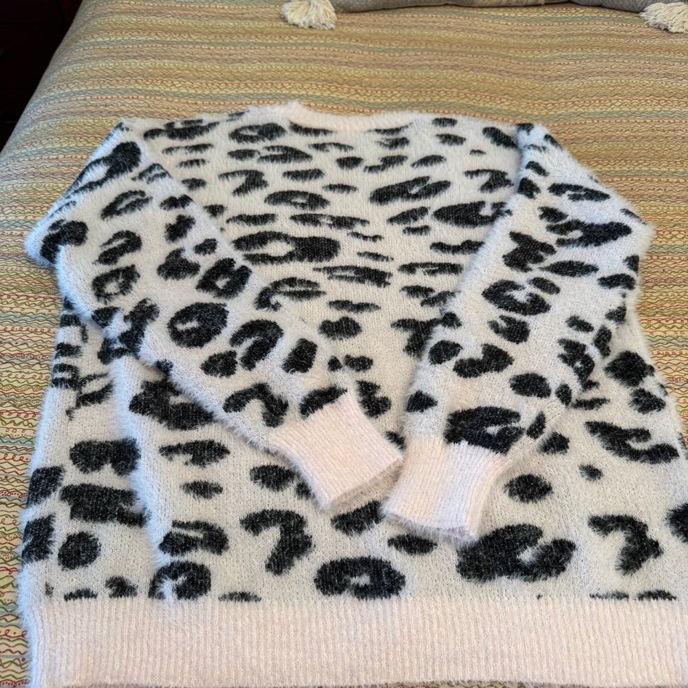 BTFBM Leopard Print V-Neck Cardigan Sweater 3 Buttons Size L Oversized - Picture 4 of 8
